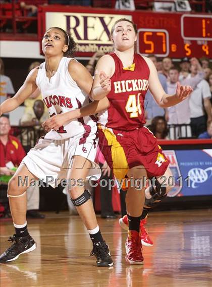 Thumbnail 1 in South Central vs. Hickory (NCHSAA 3A Final) photogallery.