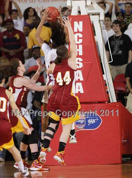 Thumbnail 3 in South Central vs. Hickory (NCHSAA 3A Final) photogallery.