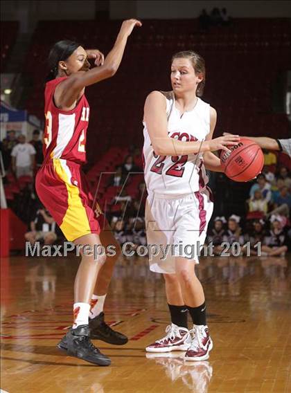 Thumbnail 2 in South Central vs. Hickory (NCHSAA 3A Final) photogallery.