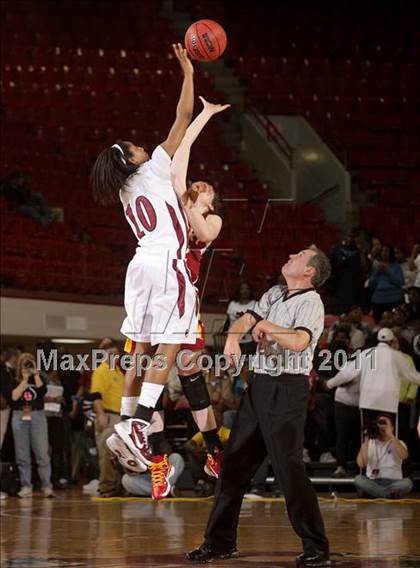 Thumbnail 2 in South Central vs. Hickory (NCHSAA 3A Final) photogallery.