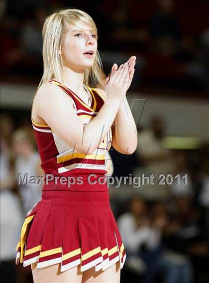 Thumbnail 3 in South Central vs. Hickory (NCHSAA 3A Final) photogallery.
