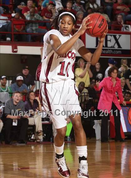 Thumbnail 1 in South Central vs. Hickory (NCHSAA 3A Final) photogallery.