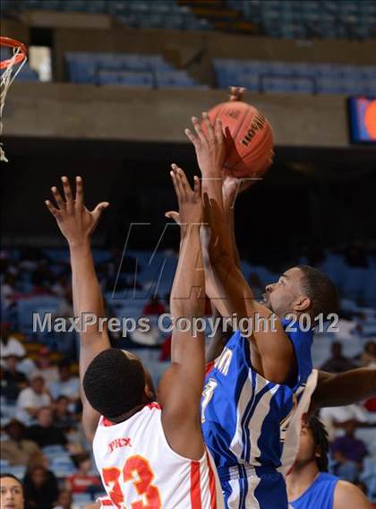 Thumbnail 1 in Winston-Salem Prep vs. Plymouth (NCHSAA 1A Final) photogallery.