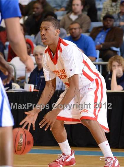 Thumbnail 2 in Winston-Salem Prep vs. Plymouth (NCHSAA 1A Final) photogallery.