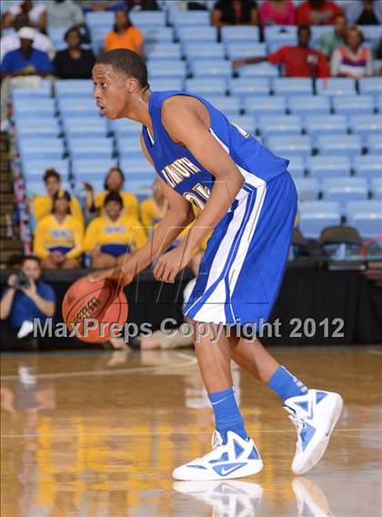 Thumbnail 2 in Winston-Salem Prep vs. Plymouth (NCHSAA 1A Final) photogallery.