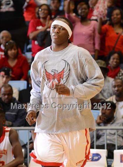 Thumbnail 3 in Winston-Salem Prep vs. Plymouth (NCHSAA 1A Final) photogallery.