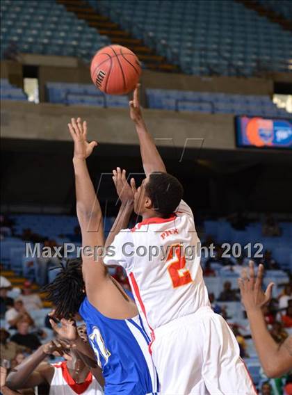 Thumbnail 2 in Winston-Salem Prep vs. Plymouth (NCHSAA 1A Final) photogallery.