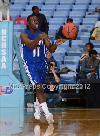 Thumbnail 2 in Winston-Salem Prep vs. Plymouth (NCHSAA 1A Final) photogallery.