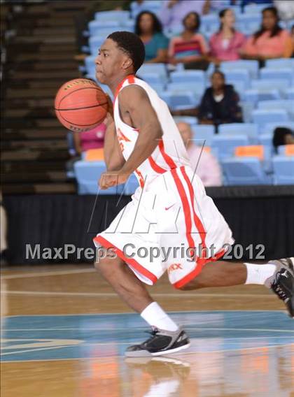 Thumbnail 2 in Winston-Salem Prep vs. Plymouth (NCHSAA 1A Final) photogallery.
