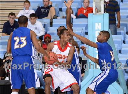 Thumbnail 2 in Winston-Salem Prep vs. Plymouth (NCHSAA 1A Final) photogallery.