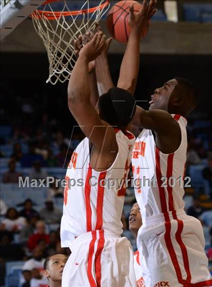 Thumbnail 3 in Winston-Salem Prep vs. Plymouth (NCHSAA 1A Final) photogallery.