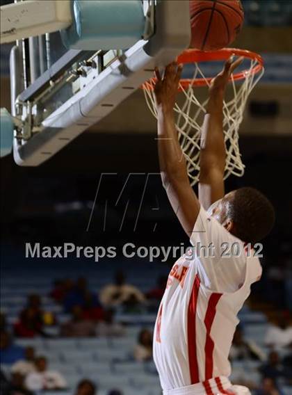 Thumbnail 2 in Winston-Salem Prep vs. Plymouth (NCHSAA 1A Final) photogallery.
