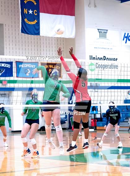 Thumbnail 3 in Weddington vs Monroe photogallery.