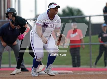 Thumbnail 1 in Midway vs Mansfield Legacy (UIL Regional Quarterfinal) photogallery.