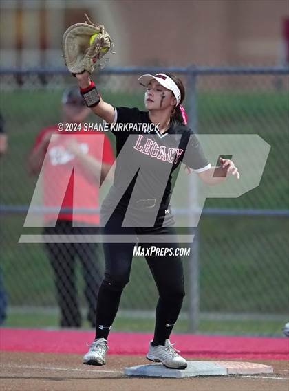 Thumbnail 1 in Midway vs Mansfield Legacy (UIL Regional Quarterfinal) photogallery.