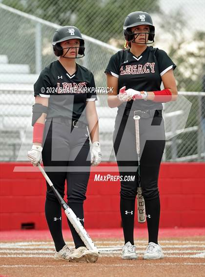 Thumbnail 1 in Midway vs Mansfield Legacy (UIL Regional Quarterfinal) photogallery.