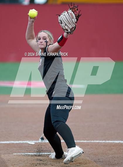 Thumbnail 1 in Midway vs Mansfield Legacy (UIL Regional Quarterfinal) photogallery.