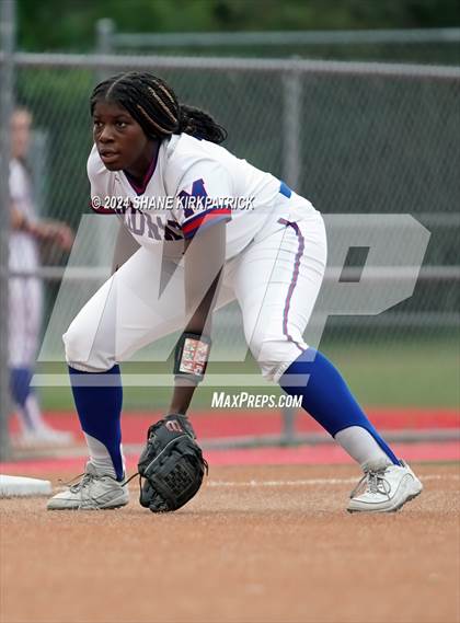 Thumbnail 3 in Midway vs Mansfield Legacy (UIL Regional Quarterfinal) photogallery.