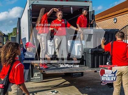 Thumbnail 2 in Pearland @ Manvel (2017 MaxPreps Rivalry Series) photogallery.