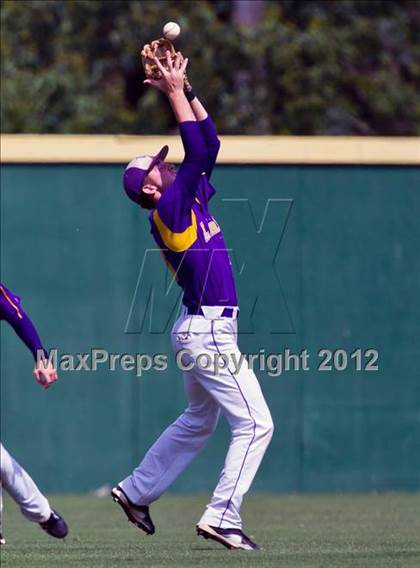 Thumbnail 2 in Splendora vs. La Grange (UIL 3A Region 3 Area Playoff) photogallery.