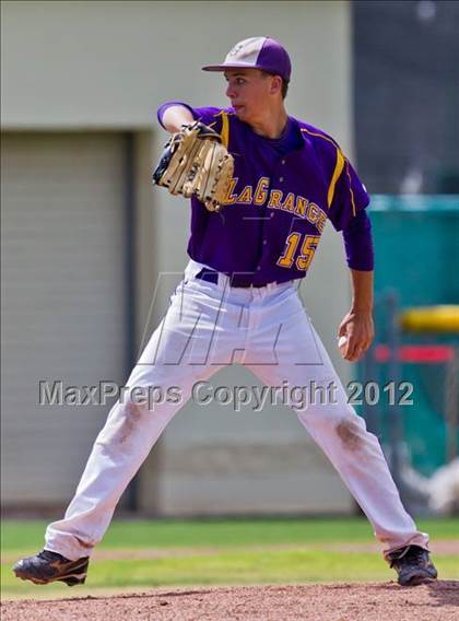 Thumbnail 2 in Splendora vs. La Grange (UIL 3A Region 3 Area Playoff) photogallery.