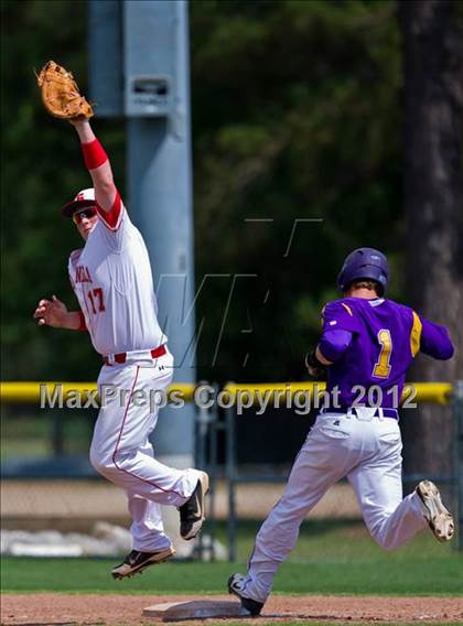 Thumbnail 3 in Splendora vs. La Grange (UIL 3A Region 3 Area Playoff) photogallery.