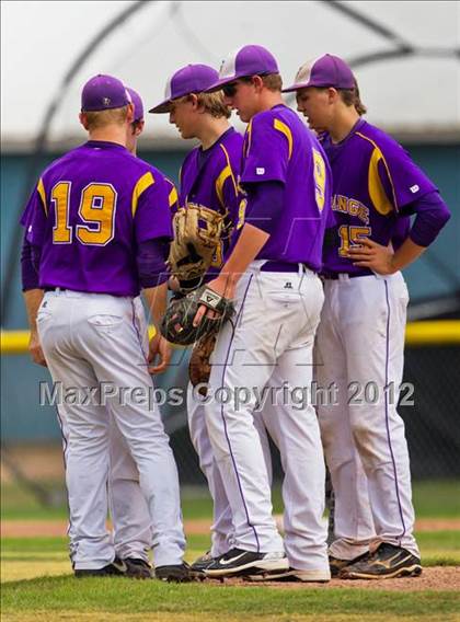 Thumbnail 1 in Splendora vs. La Grange (UIL 3A Region 3 Area Playoff) photogallery.