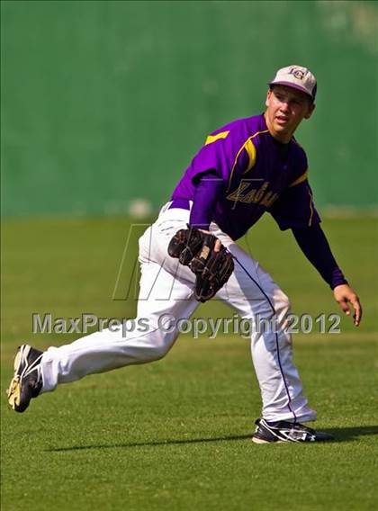 Thumbnail 3 in Splendora vs. La Grange (UIL 3A Region 3 Area Playoff) photogallery.