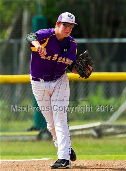 Thumbnail 2 in Splendora vs. La Grange (UIL 3A Region 3 Area Playoff) photogallery.