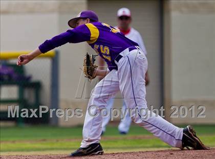 Thumbnail 2 in Splendora vs. La Grange (UIL 3A Region 3 Area Playoff) photogallery.