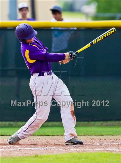 Thumbnail 1 in Splendora vs. La Grange (UIL 3A Region 3 Area Playoff) photogallery.