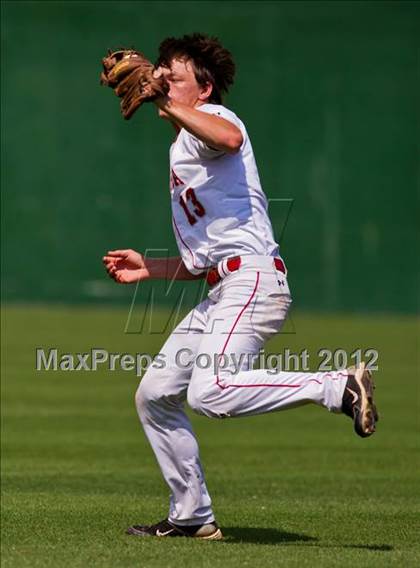 Thumbnail 2 in Splendora vs. La Grange (UIL 3A Region 3 Area Playoff) photogallery.