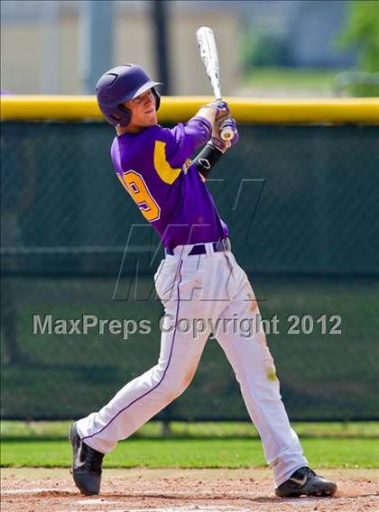 Thumbnail 2 in Splendora vs. La Grange (UIL 3A Region 3 Area Playoff) photogallery.