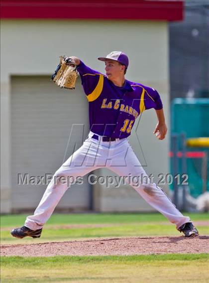 Thumbnail 3 in Splendora vs. La Grange (UIL 3A Region 3 Area Playoff) photogallery.