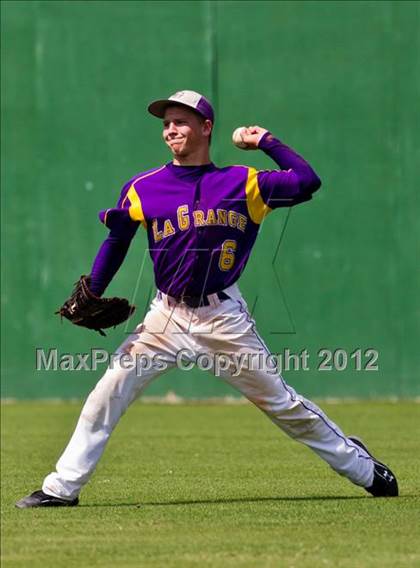 Thumbnail 2 in Splendora vs. La Grange (UIL 3A Region 3 Area Playoff) photogallery.