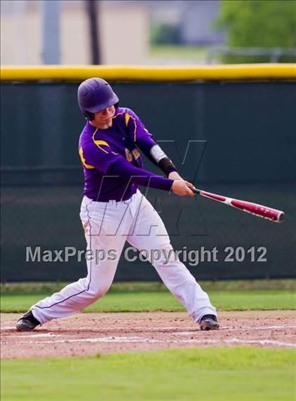 Thumbnail 1 in Splendora vs. La Grange (UIL 3A Region 3 Area Playoff) photogallery.