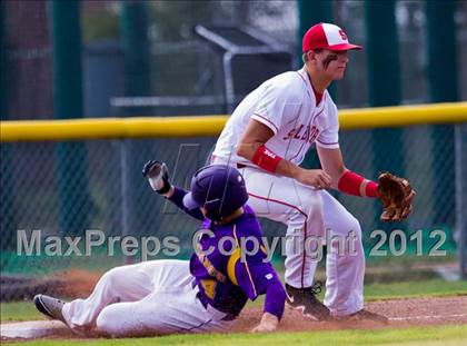 Thumbnail 3 in Splendora vs. La Grange (UIL 3A Region 3 Area Playoff) photogallery.