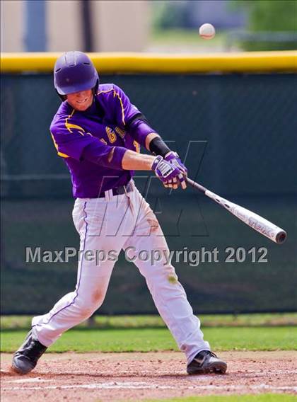 Thumbnail 3 in Splendora vs. La Grange (UIL 3A Region 3 Area Playoff) photogallery.