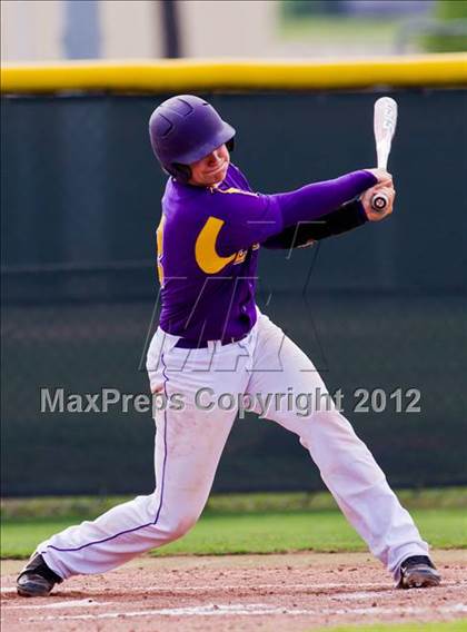 Thumbnail 2 in Splendora vs. La Grange (UIL 3A Region 3 Area Playoff) photogallery.