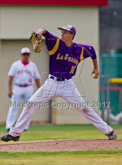 Thumbnail 3 in Splendora vs. La Grange (UIL 3A Region 3 Area Playoff) photogallery.