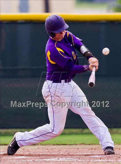Thumbnail 3 in Splendora vs. La Grange (UIL 3A Region 3 Area Playoff) photogallery.