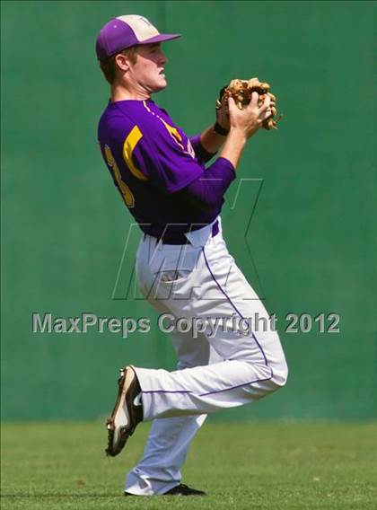 Thumbnail 1 in Splendora vs. La Grange (UIL 3A Region 3 Area Playoff) photogallery.