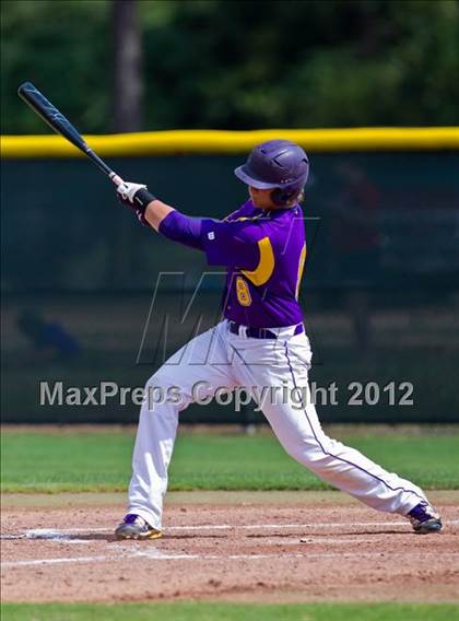 Thumbnail 2 in Splendora vs. La Grange (UIL 3A Region 3 Area Playoff) photogallery.