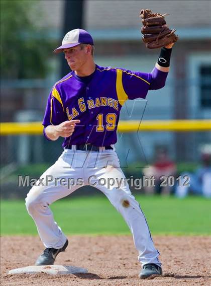 Thumbnail 1 in Splendora vs. La Grange (UIL 3A Region 3 Area Playoff) photogallery.