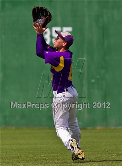 Thumbnail 3 in Splendora vs. La Grange (UIL 3A Region 3 Area Playoff) photogallery.