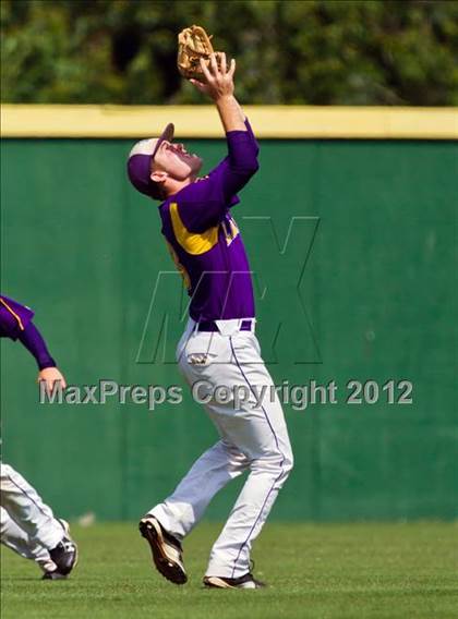 Thumbnail 1 in Splendora vs. La Grange (UIL 3A Region 3 Area Playoff) photogallery.