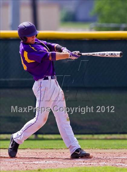 Thumbnail 1 in Splendora vs. La Grange (UIL 3A Region 3 Area Playoff) photogallery.