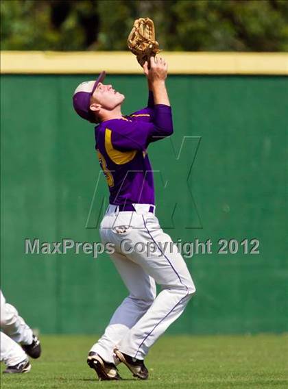 Thumbnail 3 in Splendora vs. La Grange (UIL 3A Region 3 Area Playoff) photogallery.