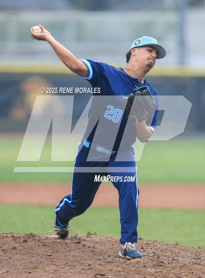 Thumbnail 2 in Quartz Hill vs Maranatha photogallery.