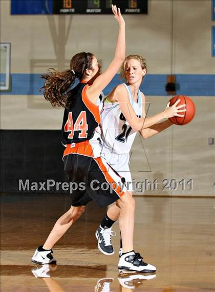 Thumbnail 2 in Powell vs Gibbs (Kroger Thanksgiving Classic) photogallery.